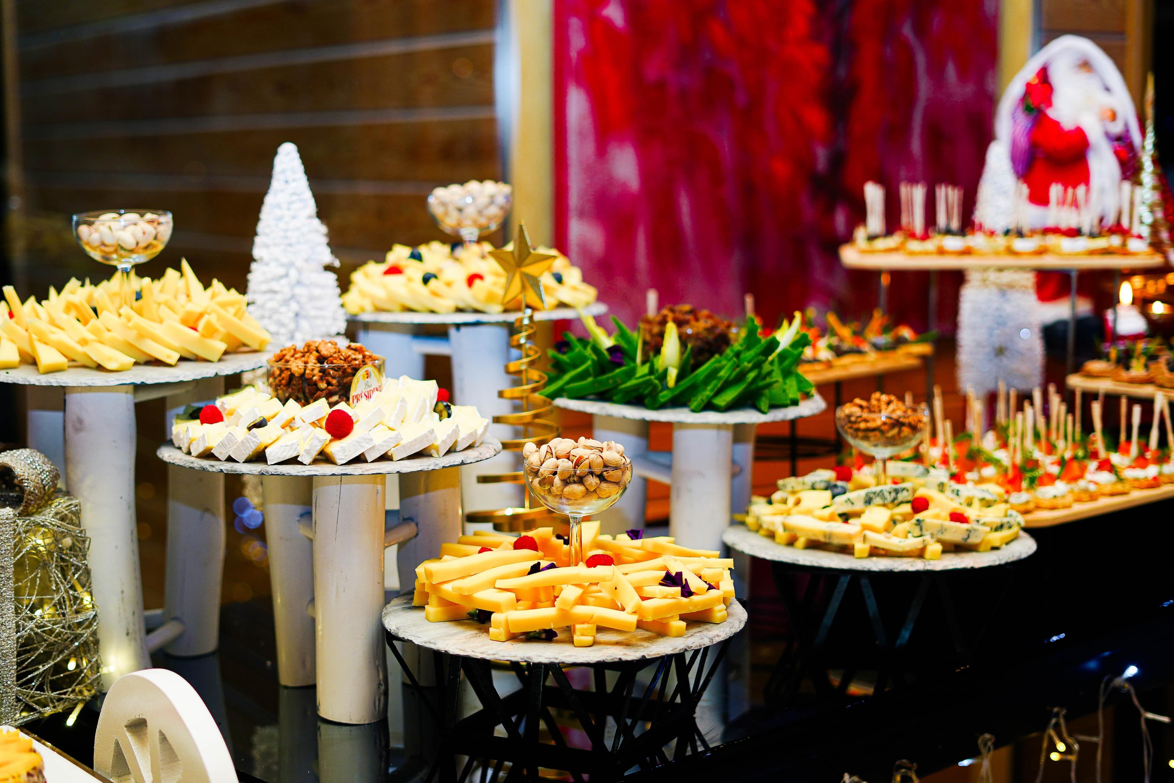 Restaurant & world flavors